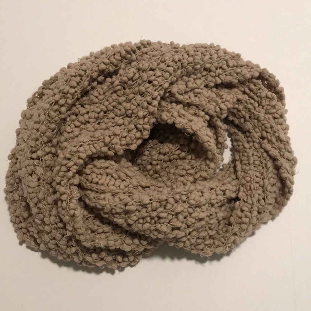 🌻Urban Outfitters Ecote infinity popcorn scarf